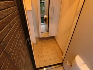 ゆりの木・Ⅵ【2階】の玄関