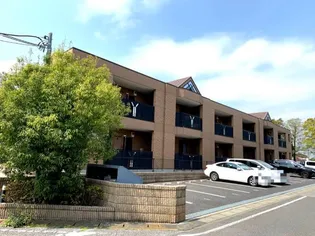 パイン・ツリー【2階】の外観