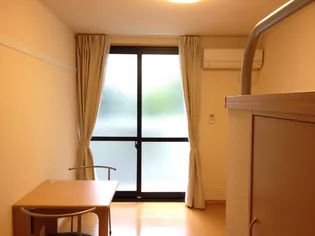 レオパレステルセイラ【2階】の居間