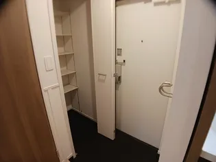 つつじ庵【3階】の玄関