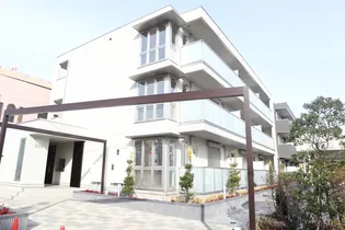 DーROOMTODA FRONT COURT A【3階】の外観