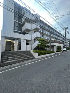 ファミール東川口【4階】の外観