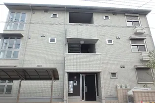 ファミーユ【2階】の外観