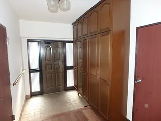 ランブレム天王山【101号室】の玄関