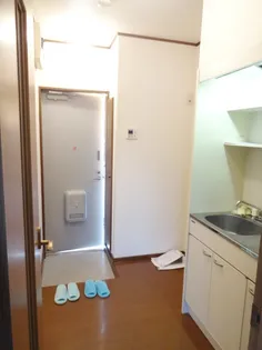 カーサ クーナ【1階】の玄関