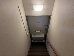 レオパレスグリーンハイツ3号館【1階】の玄関