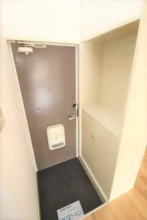 ウイロービレッジ【108号室】の玄関