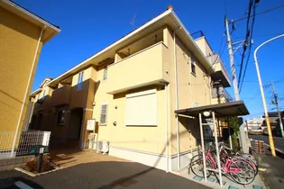 アロマ・ドゥ−・ヴィラ【2階】の外観