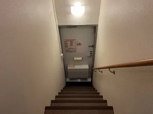 レオパレスグリーンハイツ2号館【202号室】の玄関