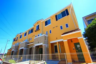 ブランドール【2階】の外観