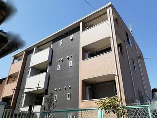 ソレアード カルム【1階】の外観