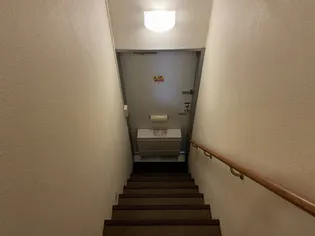 レオパレスグリーンハイツ2号館【2階】の玄関