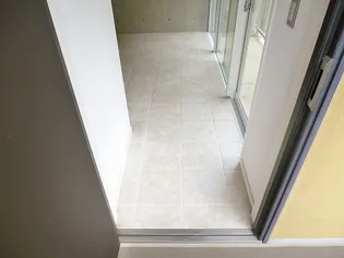 DIMENSION−5【C401号室】の玄関