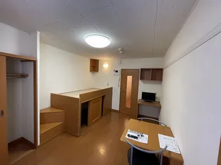 レオパレスグリーンハイツ2号館【1階】の居間