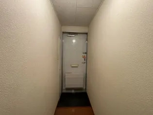 レオパレスグリーンハイツ2号館【1階】の玄関