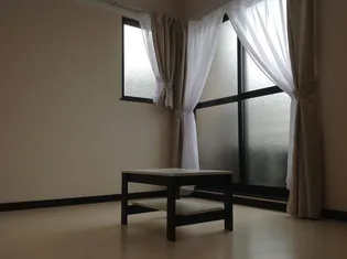 レオネクストエルヴィータⅡ【1階】の居間