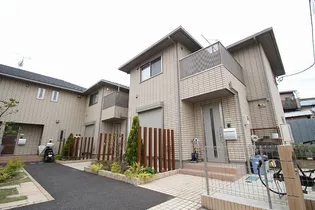 コモド・オヴェスト【2階】の外観