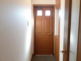 メゾン・リュエル【1階】の玄関