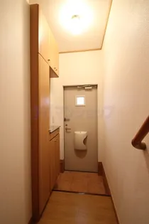 LIVE有泉C【2階】の玄関