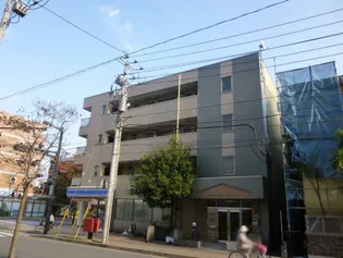 シャイニーラーク【2階】の外観