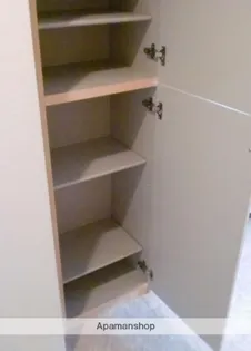 Y・Kビル【4階】の玄関