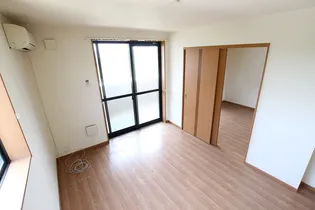 イーストプレイス【2階】の内装