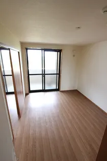 イーストプレイス【2階】の内装