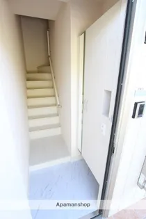 オーフィング【2階】の玄関