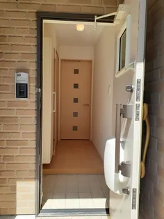 ミュリエル【1階】の玄関