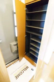 レジデンス SASOU【301号室】の玄関