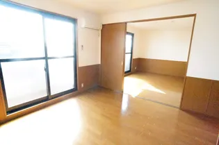 レジデンス SASOU【301号室】の居間