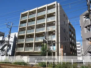 AVANZAR【3階】の外観