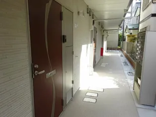 クレイノソラーナ イクラ【1階】の玄関