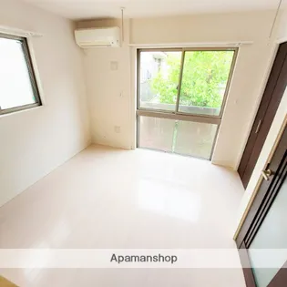 エヴァーライフ【202号室】の居間