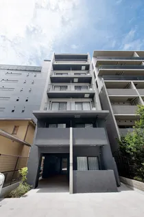 BARK LANE 新宿御苑前【2階】の外観