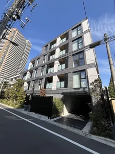 東京都新宿区市谷仲之町【マンション】の外観