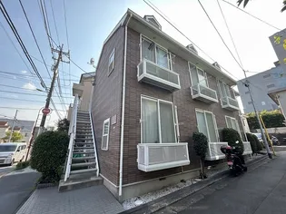 レオパレスフォーブル三茶【1階】の外観