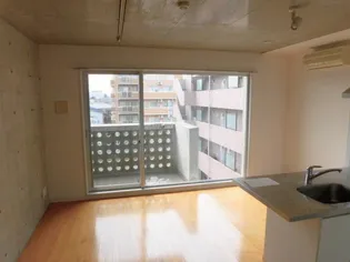 ラティエラ等々力【1階】の居間