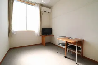 レオパレスメルベーユ【2階】の居間