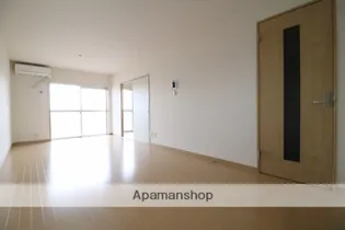 ピューラ城ヶ崎A棟【2階】の内装