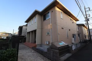 サンク モンタニア B棟【1階】の外観