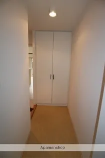 ガーデン荻窪【1階】の玄関