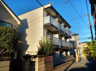 レオパレスカムラーク【1階】の外観