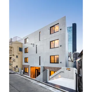 プラス新宿【1階】の外観