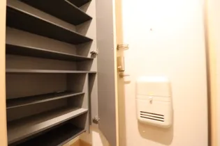 カーサ セグーラ【1階】の玄関