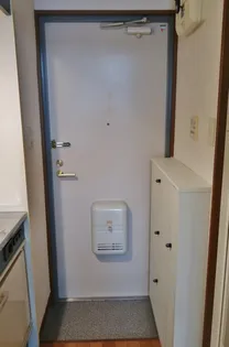 シャルレ早稲田【2階】の玄関