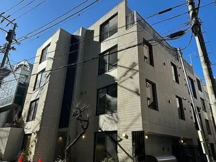 東京都新宿区市谷仲之町【マンション】の外観