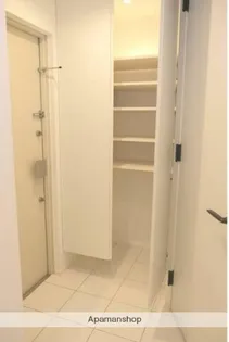 REVERESIDENCE目黒【4階】の玄関