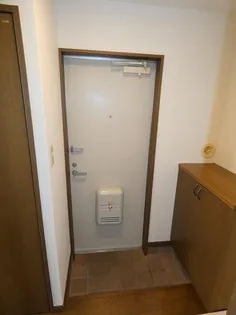 キャッスル青木【202号室号室】の玄関