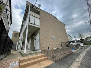 レオパレスアースリー生田【2階】の外観